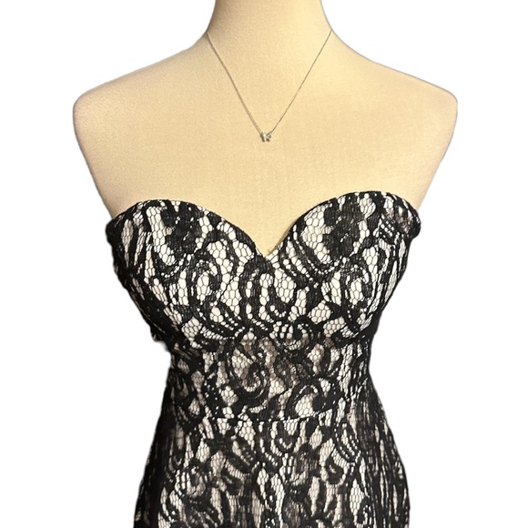 Unique Vintage Strapless Sweetheart Lace Dress - Picture 2 of 7